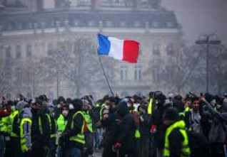 francie demonstrace vlajka