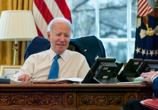 biden ovalna pracovna 