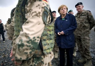 merkel mezi vojáky