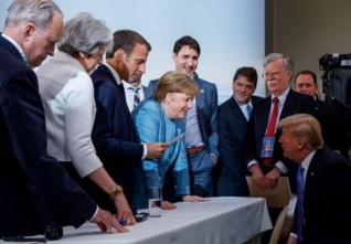 trump sedici.jpg