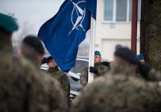 vlajka nato vztyčování polsko